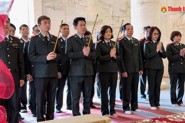 Thanh tra tỉnh Cao Bằng Dâng Hương Tại Đền Thờ Chủ Tịch Hồ Chí Minh
