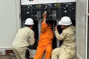 Đã cấp điện trở lại hơn 881.000 khách hàng miền Trung - Tây Nguyên sau ngập lũ