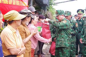 Bộ đội Biên phòng kịp thời hỗ trợ, sẻ chia khó khăn với người dân sau mưa lũ