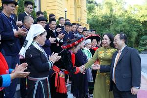 Phó Chủ tịch nước gặp mặt Đoàn đại biểu dân tộc thiểu số tiêu biểu tỉnh Cao Bằng