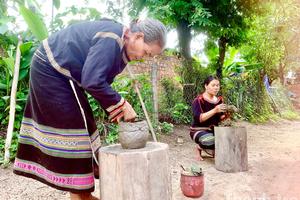 Đắk Lắk: Giữ hồn gốm M’Nông dưới chân núi Chư Yang Sin