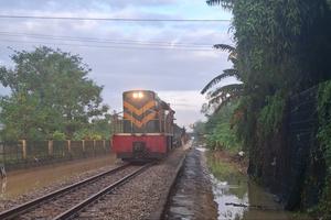 Khắc phục thiên tai tại Nam Trung Bộ: Đường sắt đã thông suốt, đường bộ vẫn còn 12 điểm tắc đường