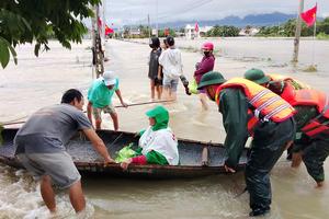 Sư đoàn 305 đồng hành cùng người dân vượt qua mưa lũ