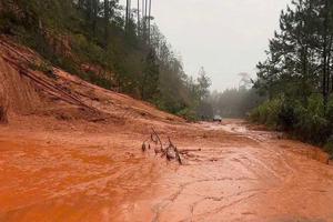 Lâm Đồng: Công bố tình huống khẩn cấp về thiên tai trên quốc lộ 27C