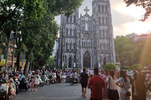 Hà Nội tiếp tục cấm ô tô trên 16 chỗ vào phố cổ trong 2 khung giờ