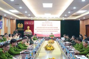 Làm sạch dữ liệu đăng ký, bằng lái: 100% gia đình cán bộ, chiến sĩ Công an Hà Nội kê khai qua iHanoi