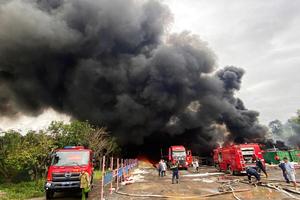 Cháy lớn tại một kho hàng ở Đà Nẵng