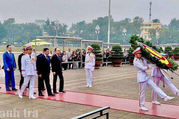 Đoàn đại biểu cấp cao Nga viếng Lăng Bác và thăm Khu Di tích Chủ tịch Hồ Chí Minh