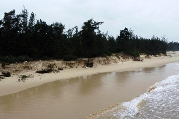 Quảng Trị: Xâm thực biển tăng mạnh, công trình 84 tỷ đồng bị phá hỏng