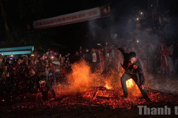 Tuyên Quang lần đầu tiên tổ chức Lễ hội nhảy lửa của người Pà Thẻn quy mô cấp tỉnh