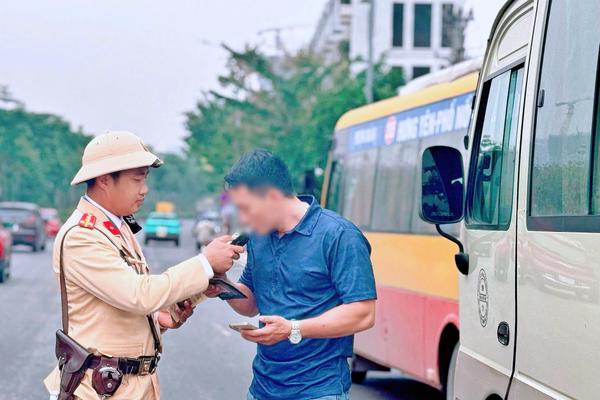 Hà Nội kiểm soát vận tải hàng hóa, hành khách đảm bảo an toàn dịp Tết