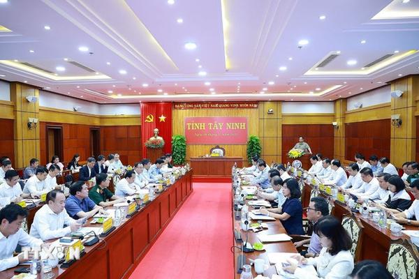 Thủ tướng Phạm Minh Chính làm việc với Ban Thường vụ Tỉnh ủy Tây Ninh