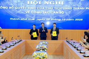 TP Huế: Công bố các quyết định điều động, bổ nhiệm Chánh Thanh tra và Chánh văn phòng UBND TPh phố