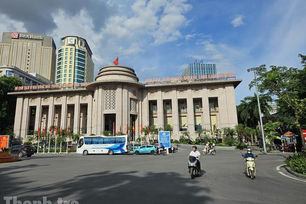 “Cuộc đua” nâng lãi suất của các ngân hàng thương mại và những hệ lụy đối với người vay vốn