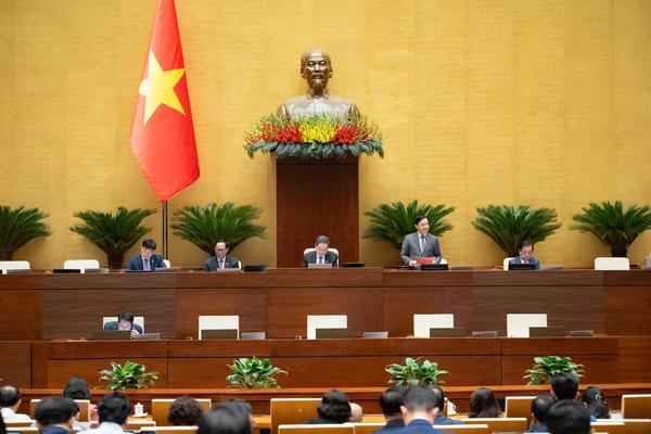 Quốc hội cho phép viên chức được “chân trong chân ngoài”