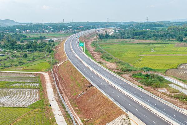 Đà Nẵng: Tháo gỡ vướng mắc về đất đai và khoáng sản cho doanh nghiệp