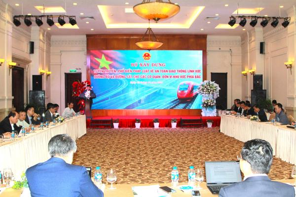 Tuyên truyền, phổ biến pháp luật về an toàn giao thông lĩnh vực đường bộ và đường sắt