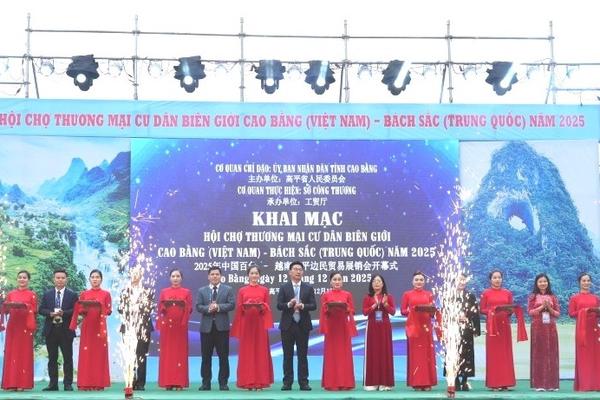 Cao Bằng: Khai mạc Hội chợ Thương mại cư dân biên giới Cao Bằng (Việt Nam) - Bách Sắc (Trung Quốc) năm 2025