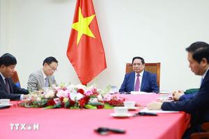 Thủ tướng Phạm Minh Chính điện đàm với Thủ tướng Malaysia Anwar Ibrahim