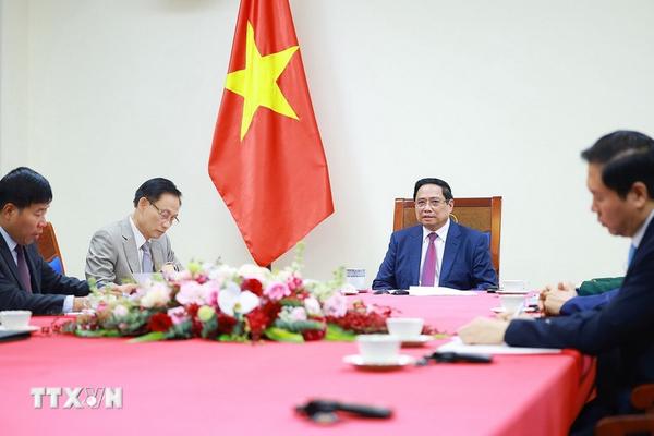 Thủ tướng Phạm Minh Chính điện đàm với Thủ tướng Malaysia Anwar Ibrahim