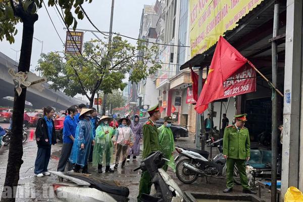 Hà Nội ra quân xử lý vi phạm lòng đường, vỉa hè: Quyết tâm lập lại trật tự