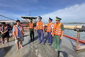 Bộ Tư lệnh Vùng Cảnh sát biển 3 bắt giữ tàu vận chuyển cát trái phép và đối tượng tàng trữ ma túy