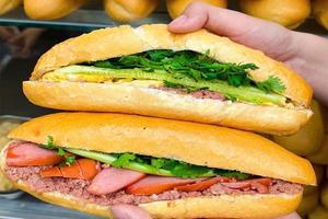 Bộ Y tế chỉ đạo điều tra, xử lý vụ 105 người bị ngộ độc nghi do ăn bánh mì ở Quảng Ngãi