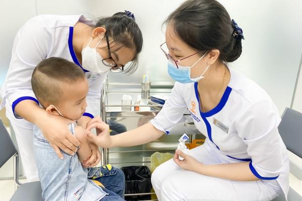 Bảo đảm đủ vaccine cho trẻ em và phụ nữ mang thai trong Chương trình Tiêm chủng mở rộng