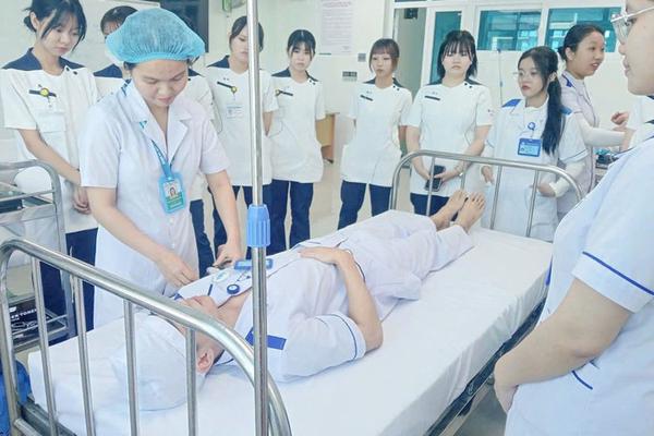 Bộ Y tế tăng cường kiểm tra, giám sát đào tạo thực hành khối ngành sức khỏe cho sinh viên nước ngoài