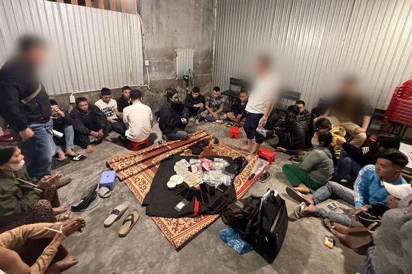 Công an TP Huế: Bắt quả tang 18 đối tượng đánh bạc tại quán cà phê