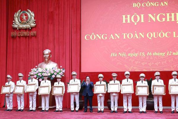 Công an tỉnh Thanh Hoá được Bộ Công an tặng Cờ thi đua năm 2025