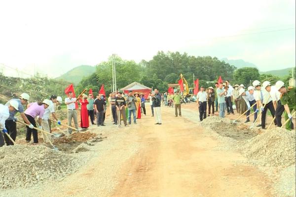 Cử tri kiến nghị đầu tư hai tuyến đường liên xã xuống cấp ở Quảng Ninh