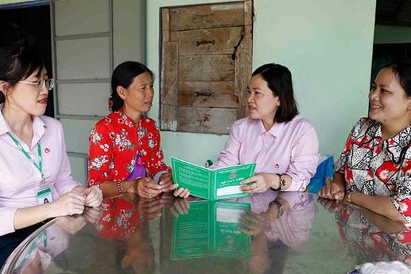 NHCSXH giảm lãi suất cho vay đối với khách hàng vay vốn bị ảnh hưởng sau bão số 13