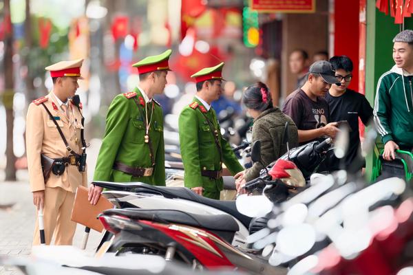 Hà Nội: Quyết liệt xử lý vi phạm trật tự đô thị, chống ùn tắc trên các tuyến phố