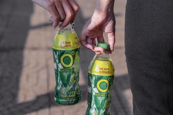 Trà xanh, tiếng cười và gió biển: Cách người trẻ sống chill để giảm stress cuối năm