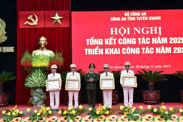 Nhiều tập thể, cá nhân lực lượng Công an tỉnh Tuyên Quang được khen thưởng