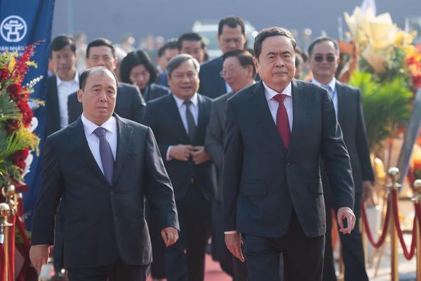 Chủ tịch Quốc hội dự lễ khởi công "siêu” dự án Trục Đại lộ cảnh quan sông Hồng