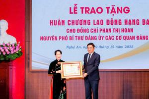 Nghệ An: Trao Huân chương Lao động hạng Ba cho nguyên Phó Bí thư Đảng ủy các cơ quan Đảng tỉnh