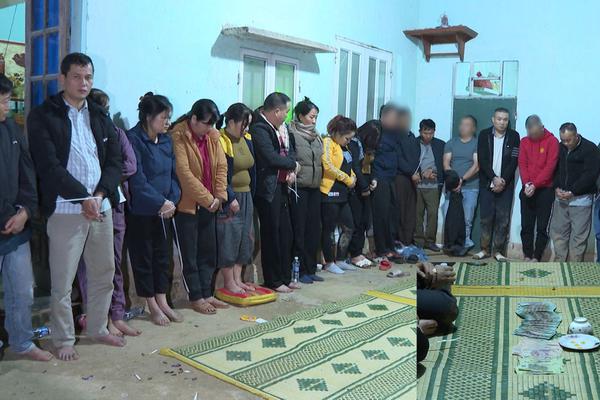 Thanh Hoá: Bắt quả tang 15 đối tượng đánh bạc dưới hình thức xóc đĩa