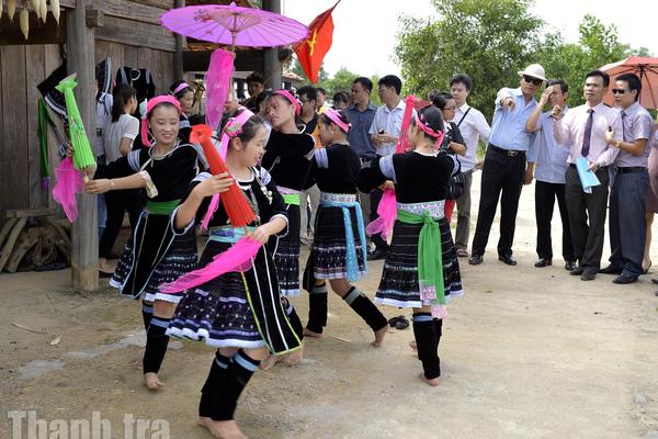 Đón Tết cổ truyền cùng đồng bào Mông