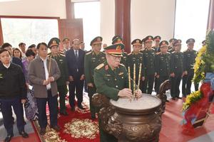 Cao Bằng: Chủ nhiệm Tổng cục Chính trị QĐND Việt Nam Nguyễn Trọng Nghĩa dâng hương tưởng niệm Đại tướng Võ Nguyên Giáp