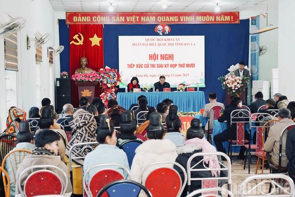 Đoàn Đại biểu Quốc hội tỉnh Sơn La tiếp xúc cử tri cụm xã Long Hẹ, Co Mạ và Mường Bám