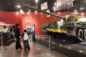 Đông đảo thanh thiếu niên, chiến sĩ trẻ háo hức tìm hiểu lịch sử hào hùng nhân kỷ niệm 81 năm Ngày thành lập Quân đội Nhân dân Việt Nam