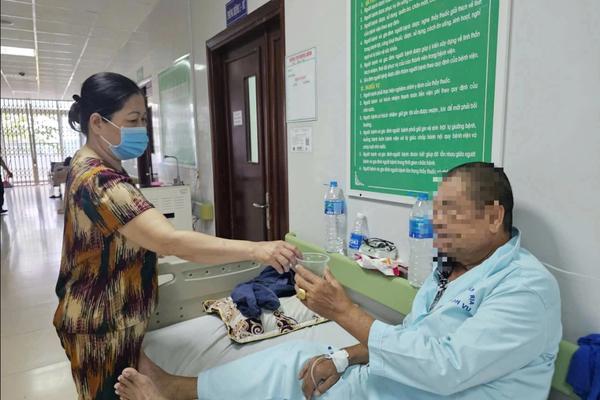 TP Hồ Chí Minh: Hàng chục người nghi bị ngộ độc sau khi ăn bánh mì