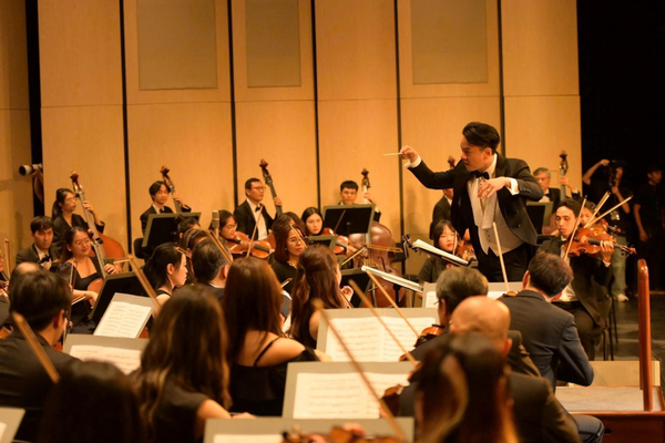 Nhạc trưởng Trần Nhật Minh chỉ huy hòa nhạc chào năm mới 2026