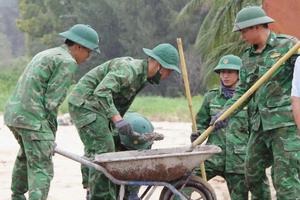 Bộ đội Biên phòng nỗ lực dựng lại mái ấm cho người dân sau mưa lũ