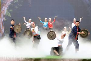 Đánh thức mùa Xuân từ… “vách đá”