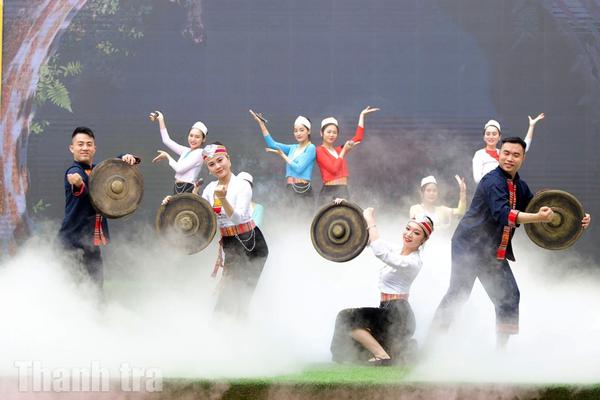 Đánh thức mùa Xuân từ… “vách đá”