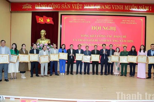 Phóng viên Báo Thanh tra được Chủ tịch UBND tỉnh Thanh Hóa tặng Bằng khen