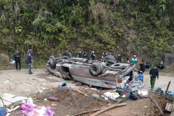 Chủ tịch UBND tỉnh Lào Cai chỉ đạo ứng cứu vụ tai nạn giao thông làm 9 người tử vong